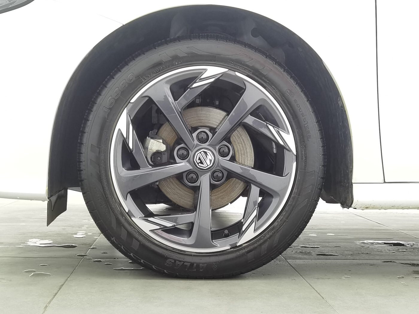 Used MG5 2023 1.5L 180DVVT CVT Luxury Edition front view for China car export