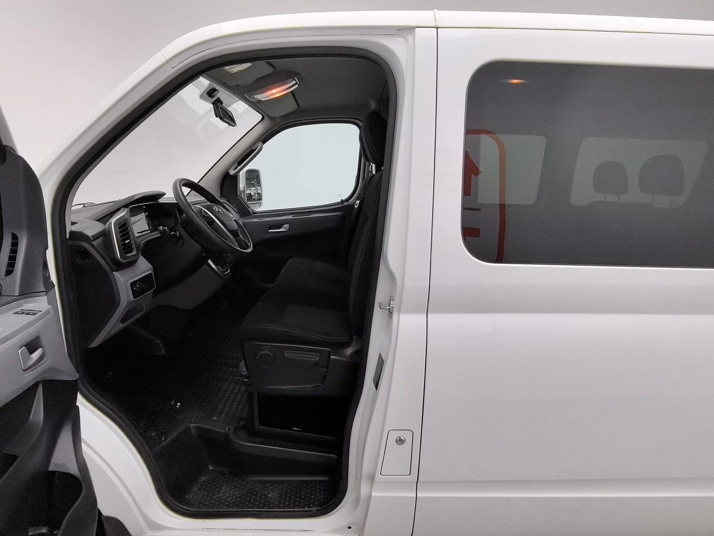 Used SAIC MAXUS New Tu V80 2021 Model 2.0T Plus City Version Short Axle Ultra-Low Roof 5/6 Seats Diesel