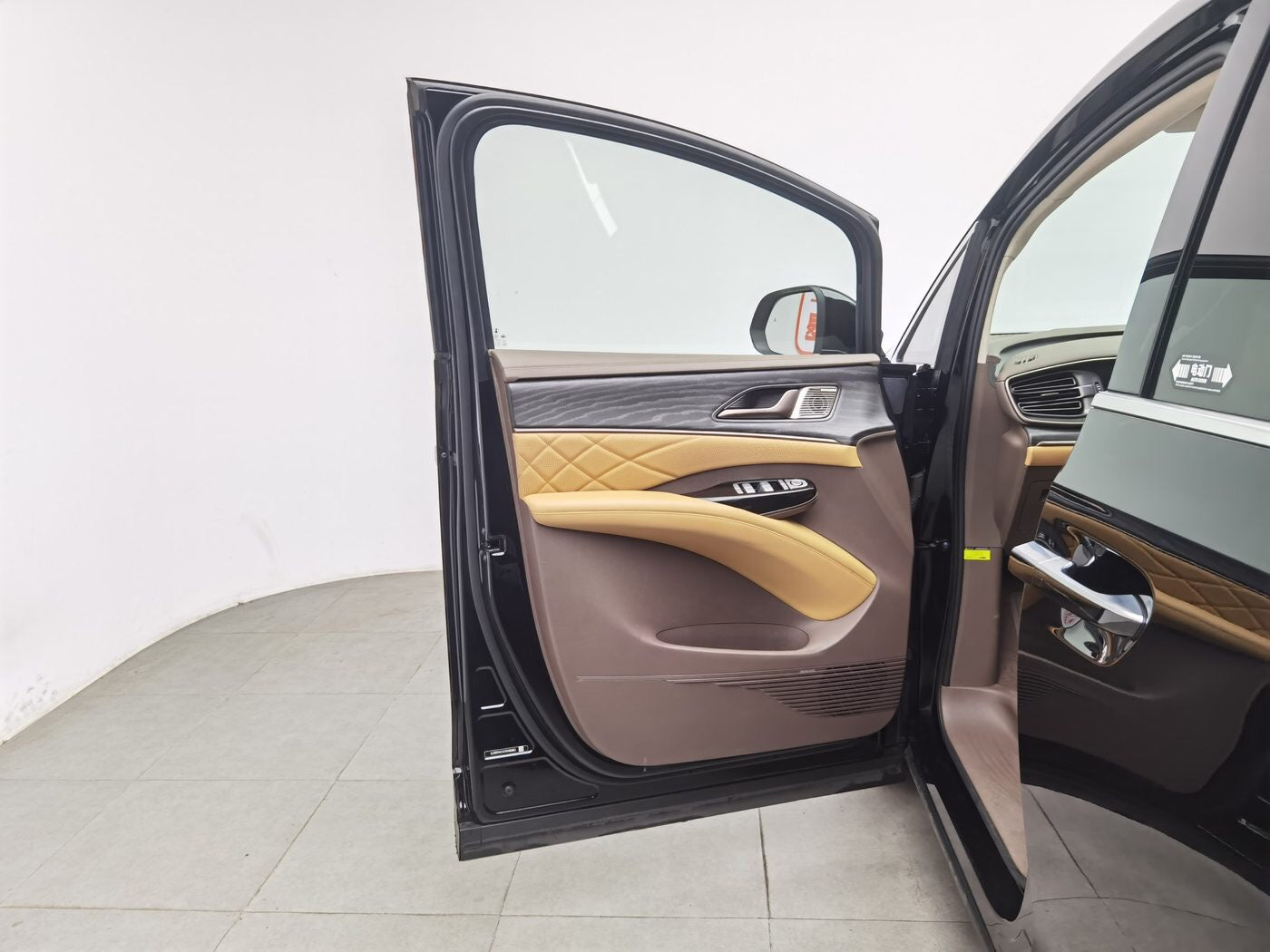 Used Denza D9 2022 Model 1.5T DM-i 970 4WD Flagship Version Plug-in Hybrid