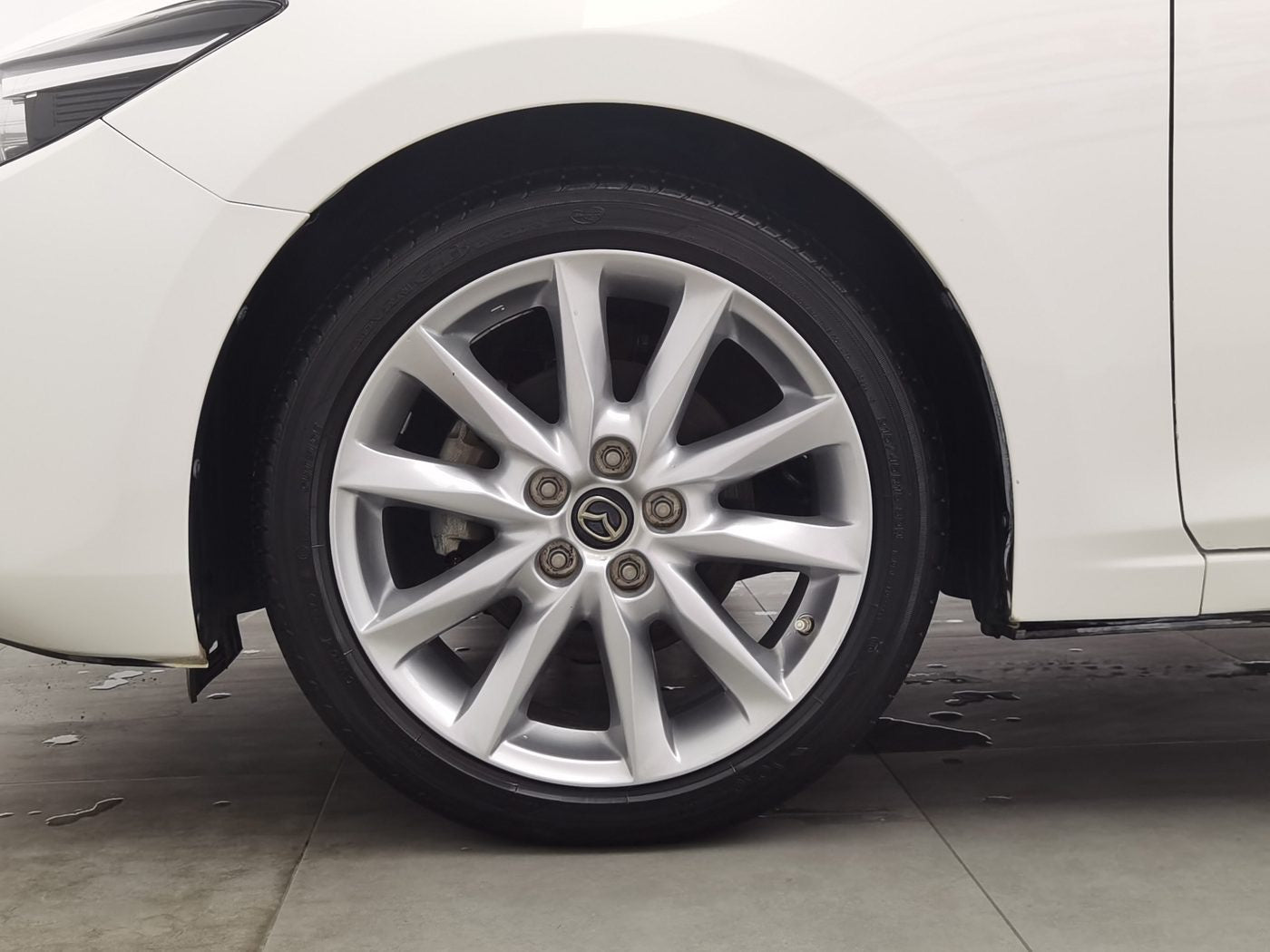 Used Mazda 3 Axela 2017 4-door 2.0L Automatic Premium Trim front view for China car export