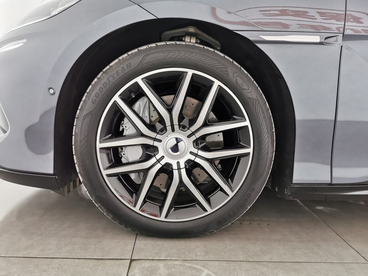 Used Denza Z9 2024 Model 2.0T 1100km Max Version 4WD Plug-in Hybrid front view for China car export