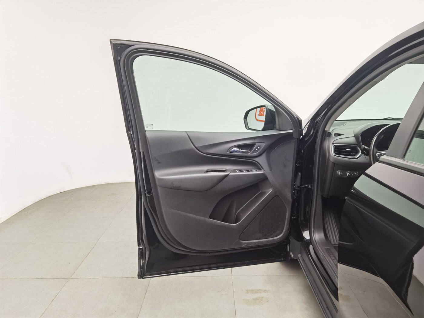Used 2022 Chevrolet Equinox 1.5T 535T LS Plus Edition cargo space for China car export