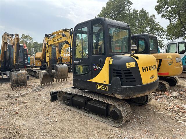 USED HYUNDAI 60-7 EXCAVATOR