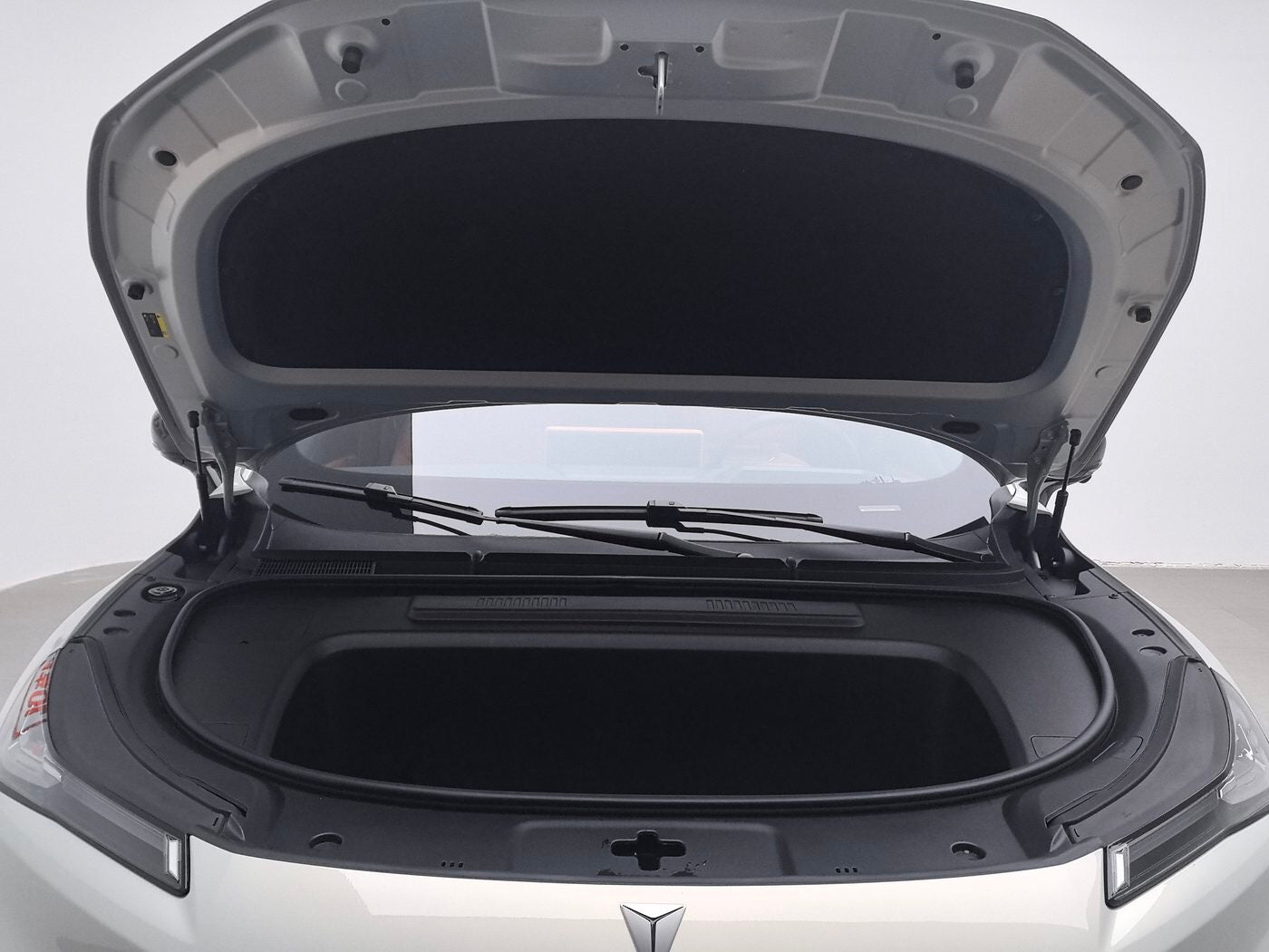 Used 2024 Changan Deepal S05 510Max Battery Electric Vehicle (BEV) side view for China car export