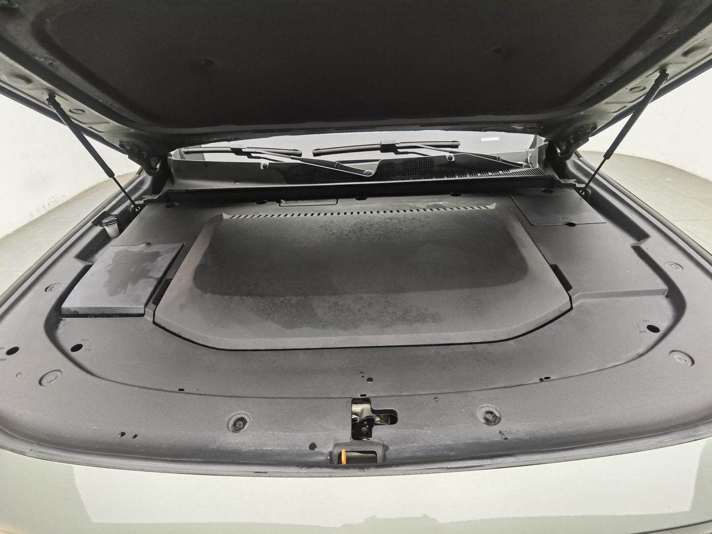 Used 2024 Changan Deepal G318 1.5T Range Extender 4WD Air Suspension Edition side view for China car export