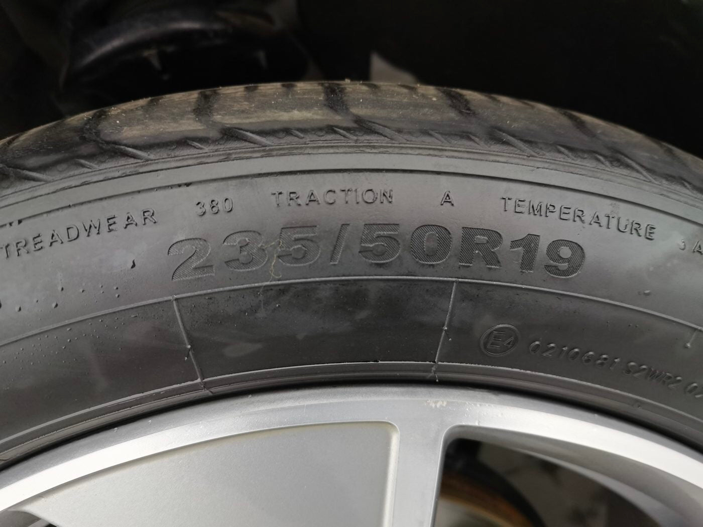 Used Geely Haoyue L 2023 2.0T 7 - Speed Wet Dual - Clutch Transmission (DCT) Premium Edition cargo space for China car