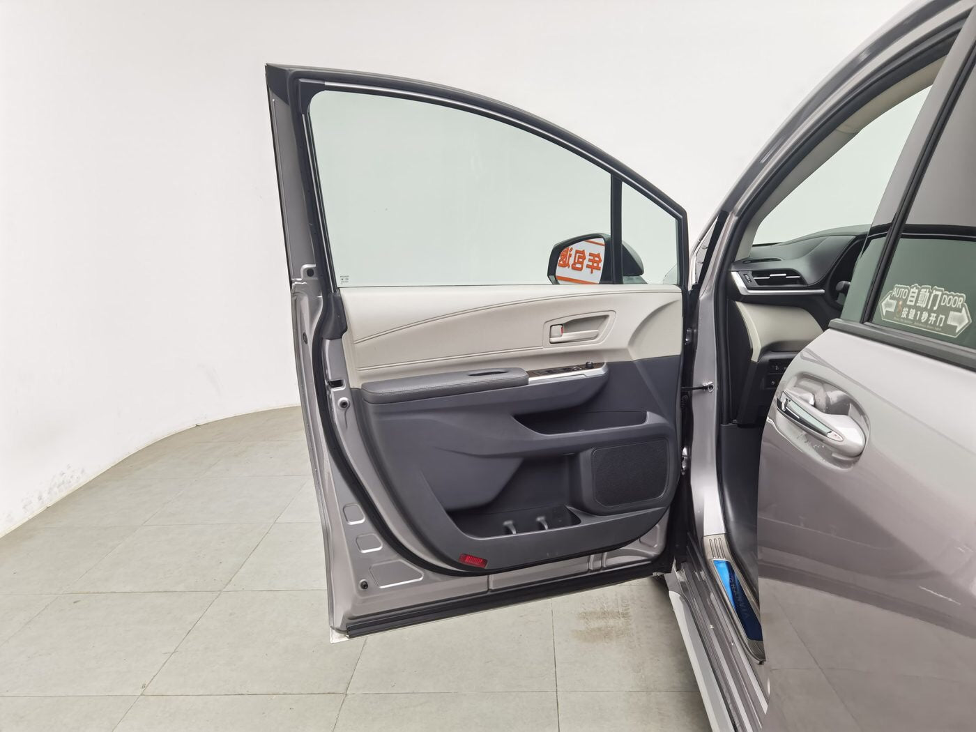 Used Toyota Granvia | 2023 Model 2.5L Hybrid Comfort Edition