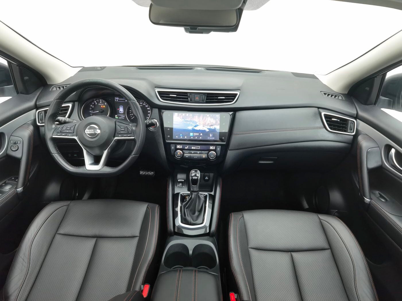Used Nissan Qashqai 2022 Model 2.0L CVT XV Prem Luxury Trim interior photo for China car export