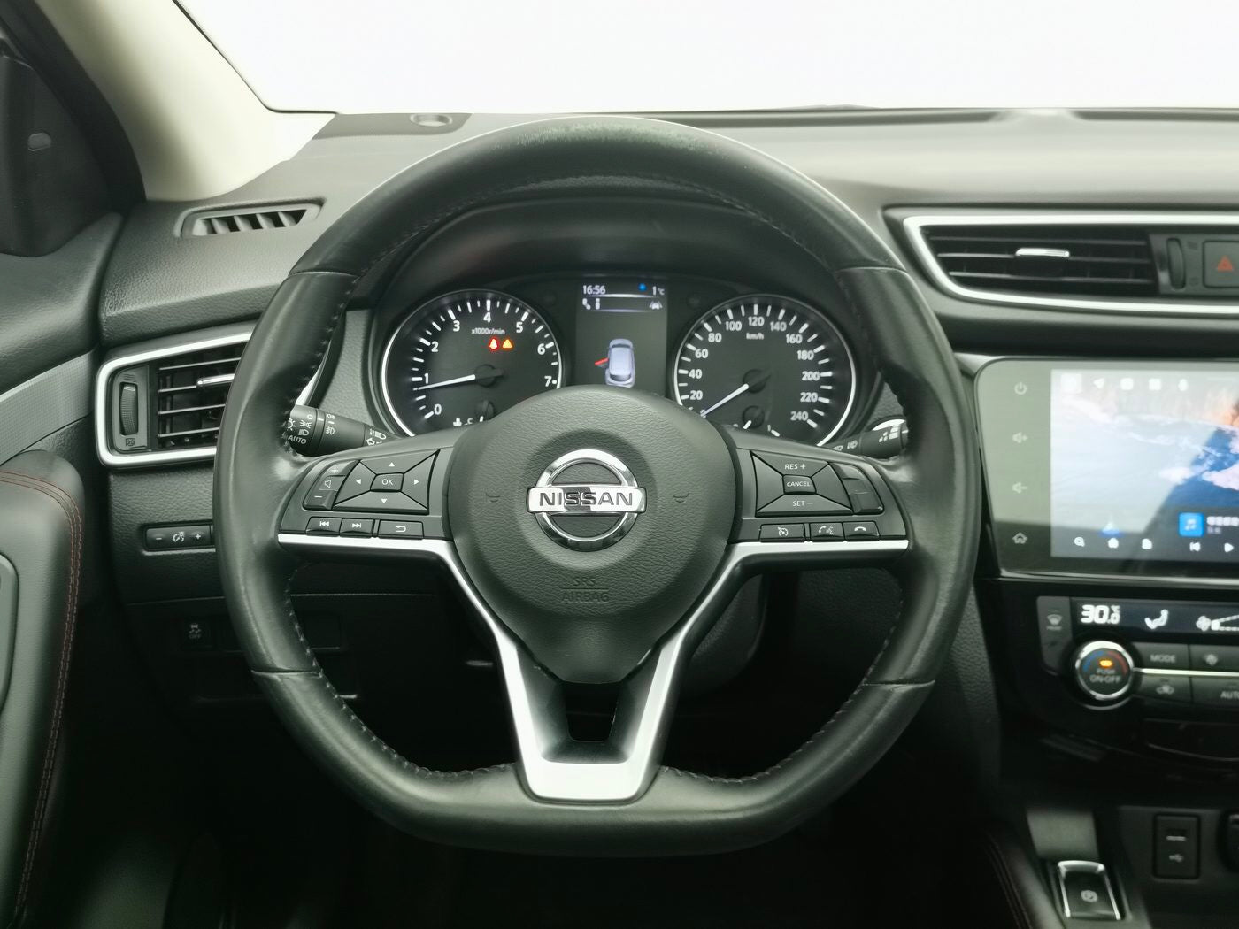 Used Nissan Qashqai 2022 Model 2.0L CVT XV Prem Luxury Trim dashboard view for China car export