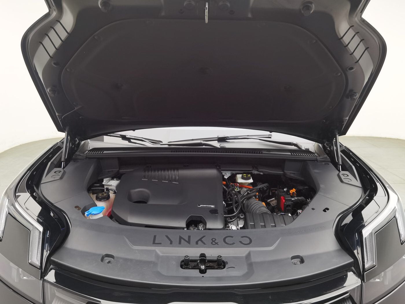 Used Lynk & Co 08 EMP 2023 1.5T 220km Performance Halo 4WD side view for China car export
