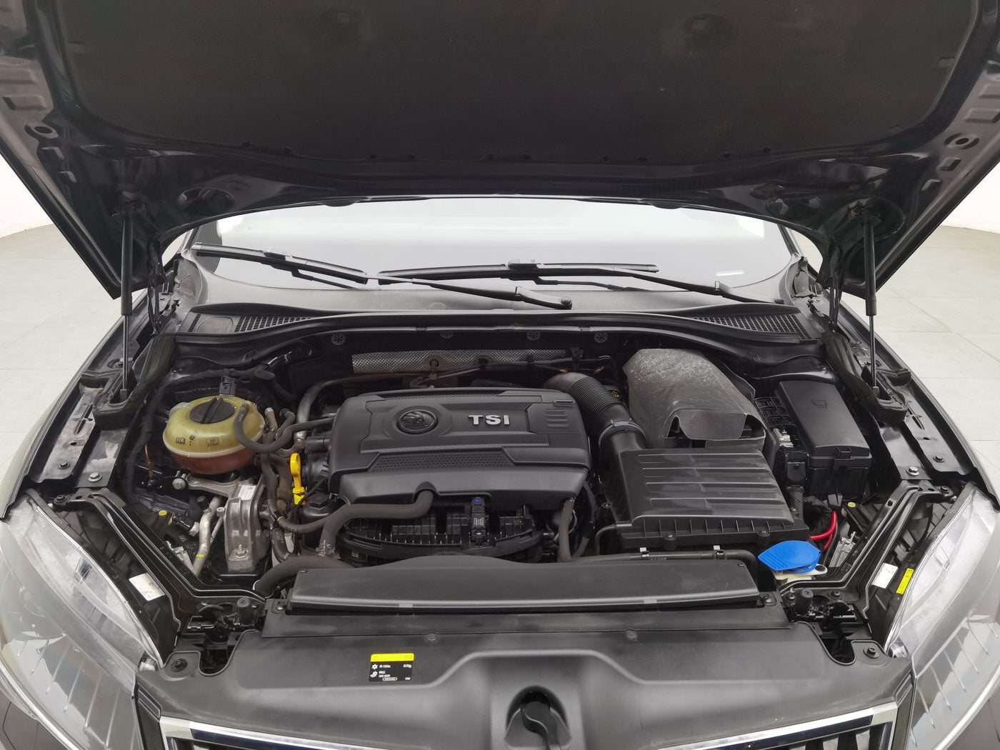 Used Skoda Superb 2018 1.8T 330 Luxury Edition front view for China car export