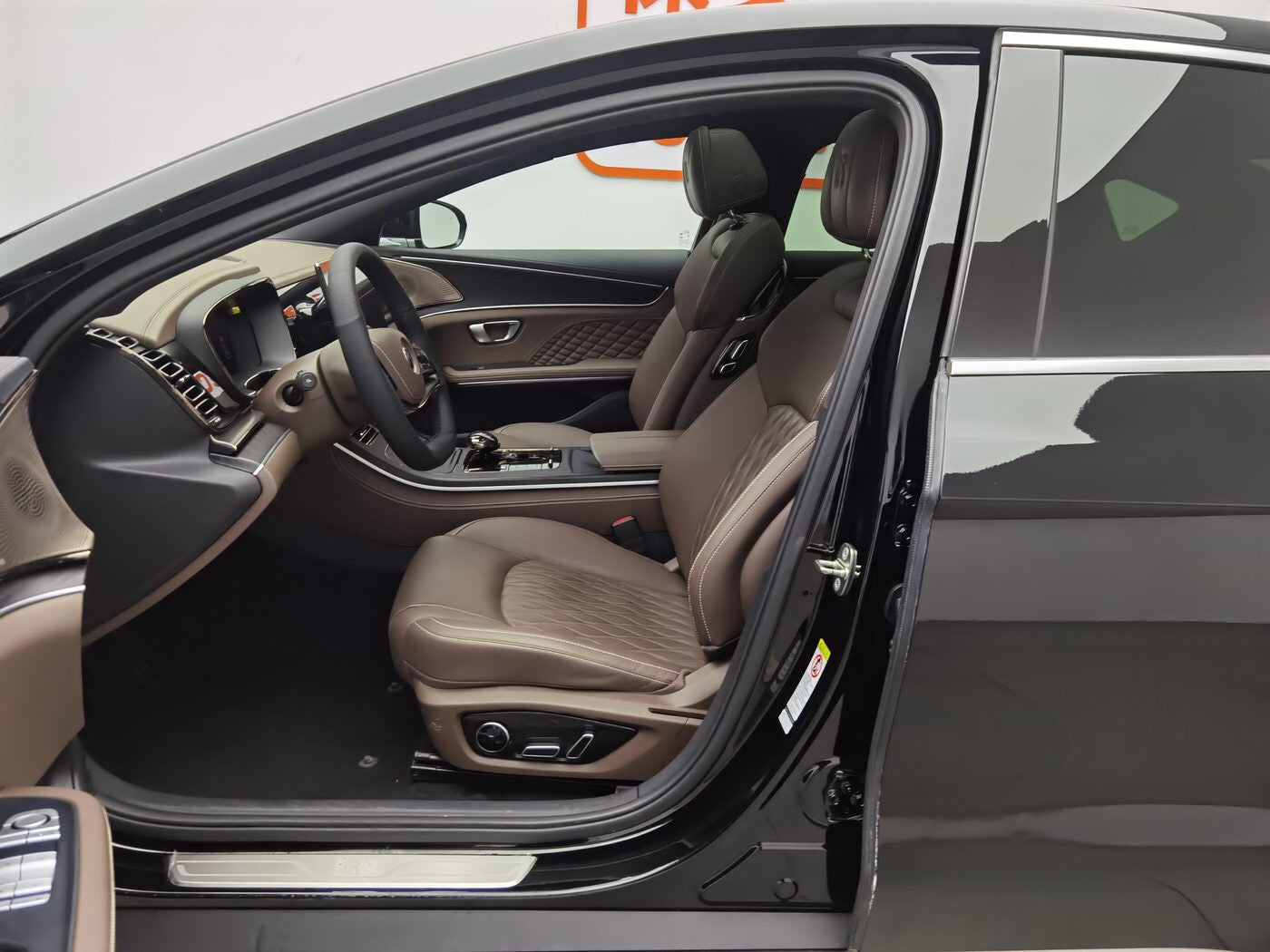 Used BYD Dynasty Series Han 2023 Model EV Champion Edition 715km FWD Flagship Version Pure Electric detail photo for