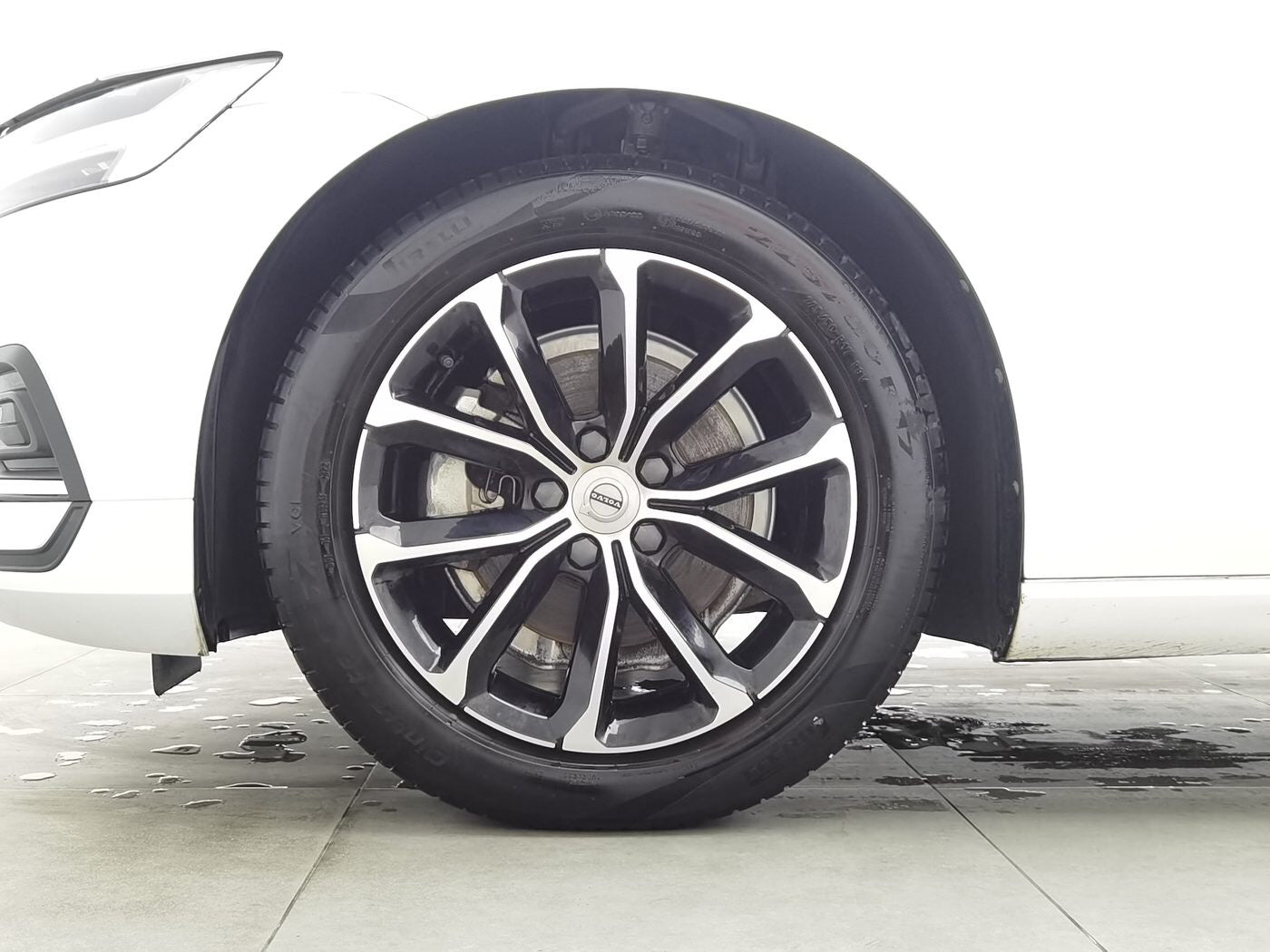 Used Volvo S60 2022 Model 2.0T B4 Zhiyi Luxury Edition front view for China car export