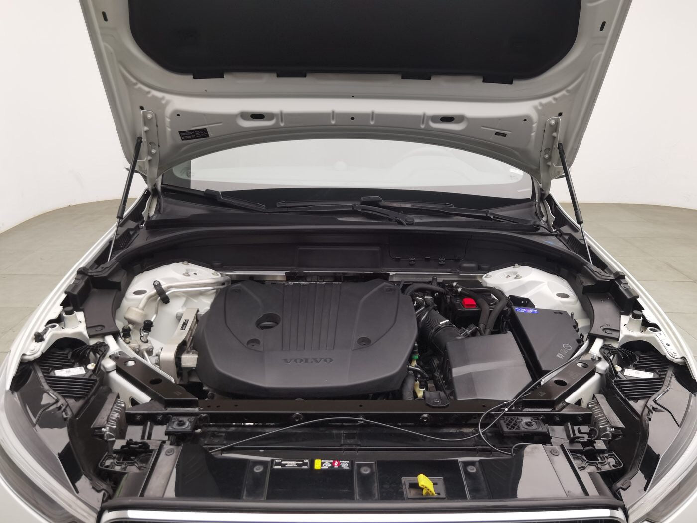 Used Volvo XC60 2022 Model 2.0T B5 Zhiyuan Luxury Edition 4WD