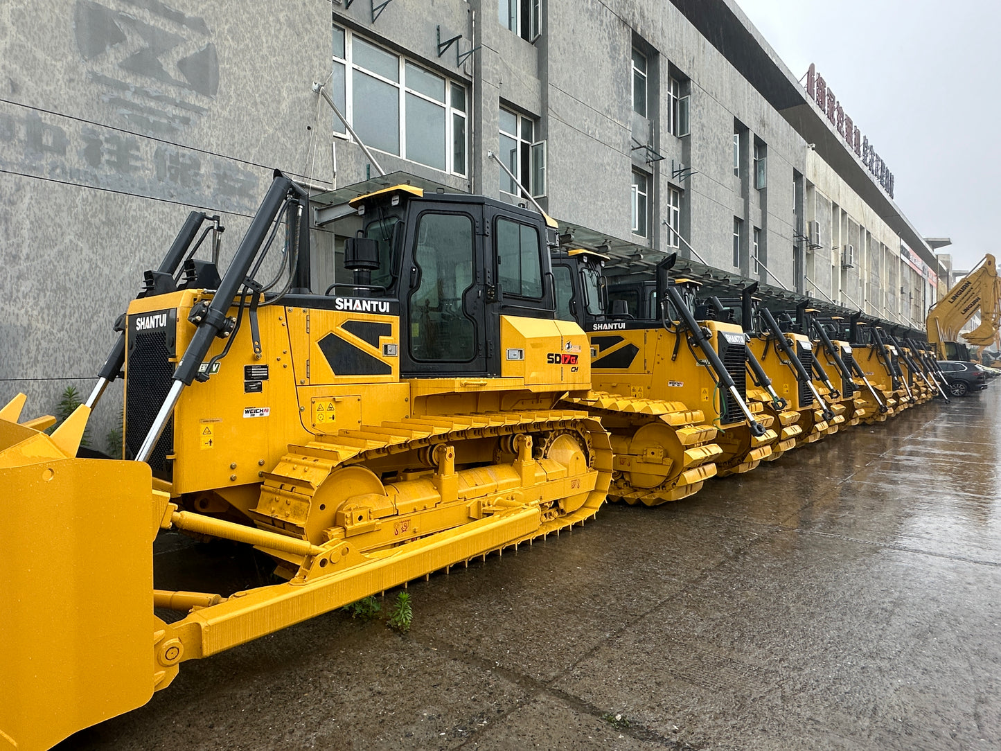 SHANTUI SD17B3 BULLDOZER