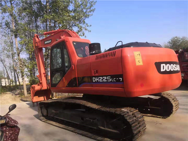 USED DOOSAN DH225LC-7 EXCAVATOR