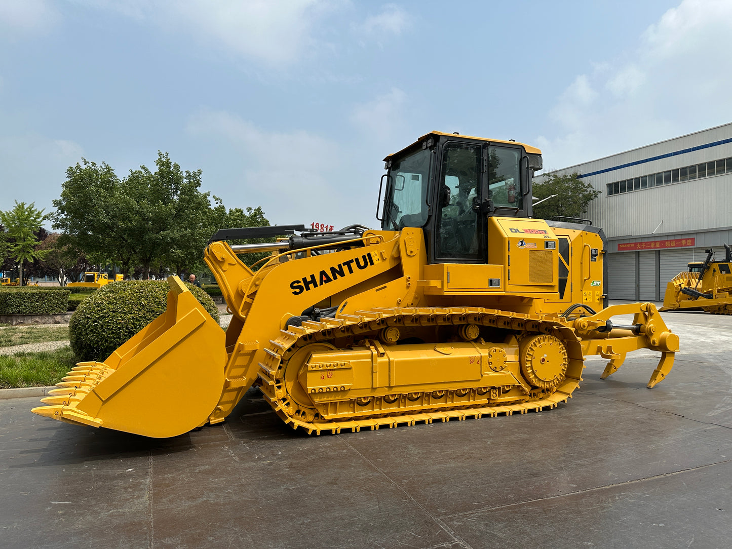 SHANTUI DL300 TRACK LOADER