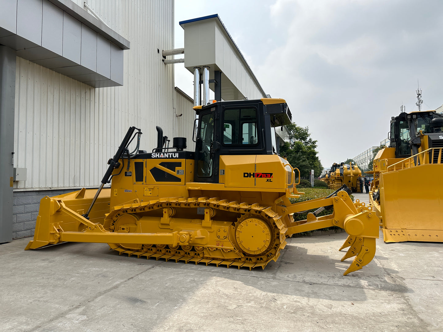 SHANTUI DH17-B3 BULLDOZER WITH RIPPER