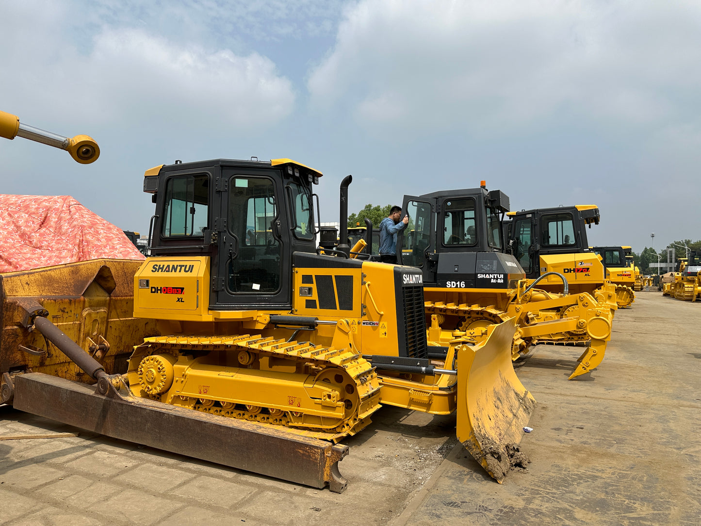 SHANTUI DH08-B3 SMALL BULLDOZER