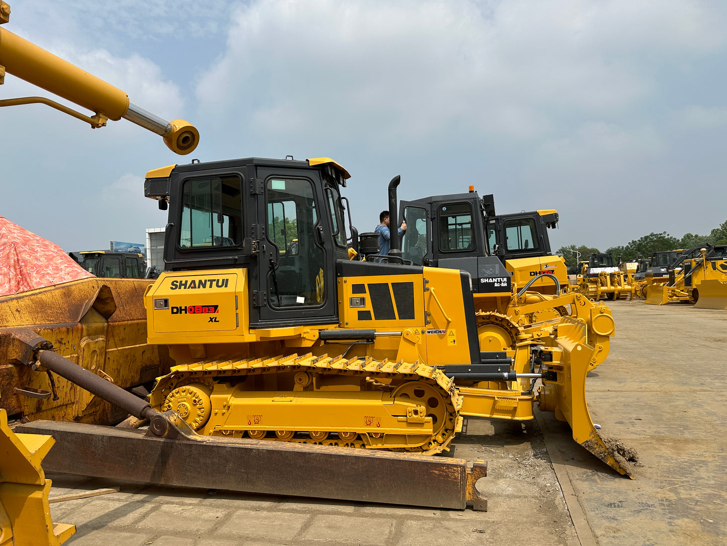 SHANTUI DH08-B3 SMALL BULLDOZER