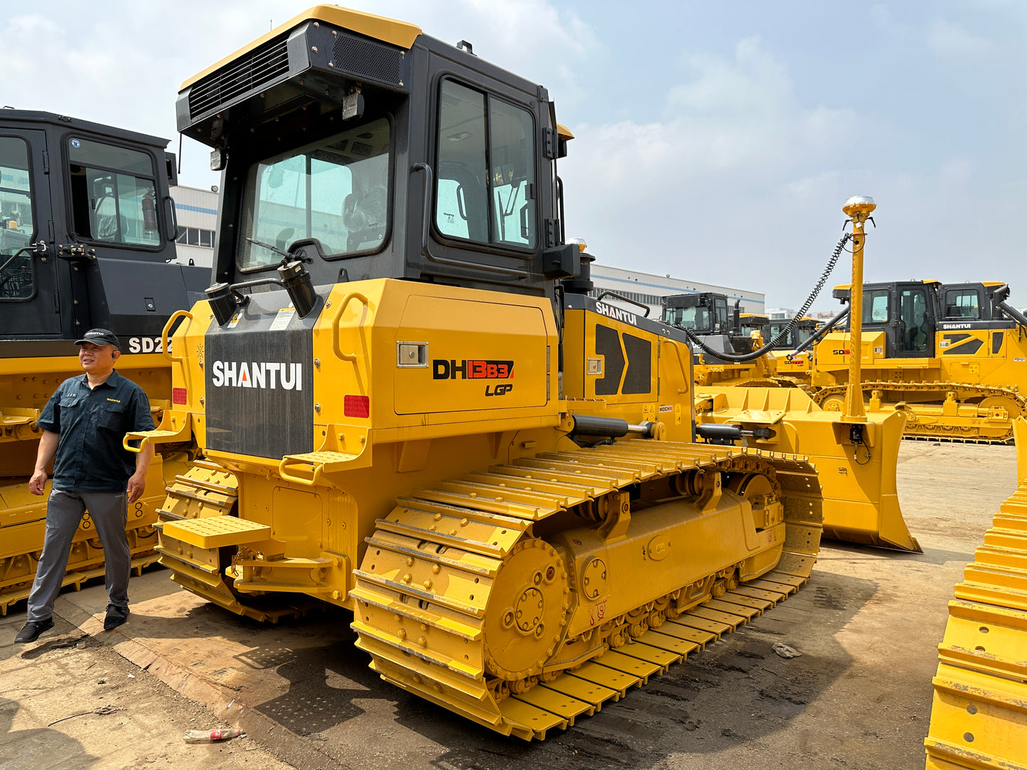 SHANTUI DH13-B3 BULLDOZER