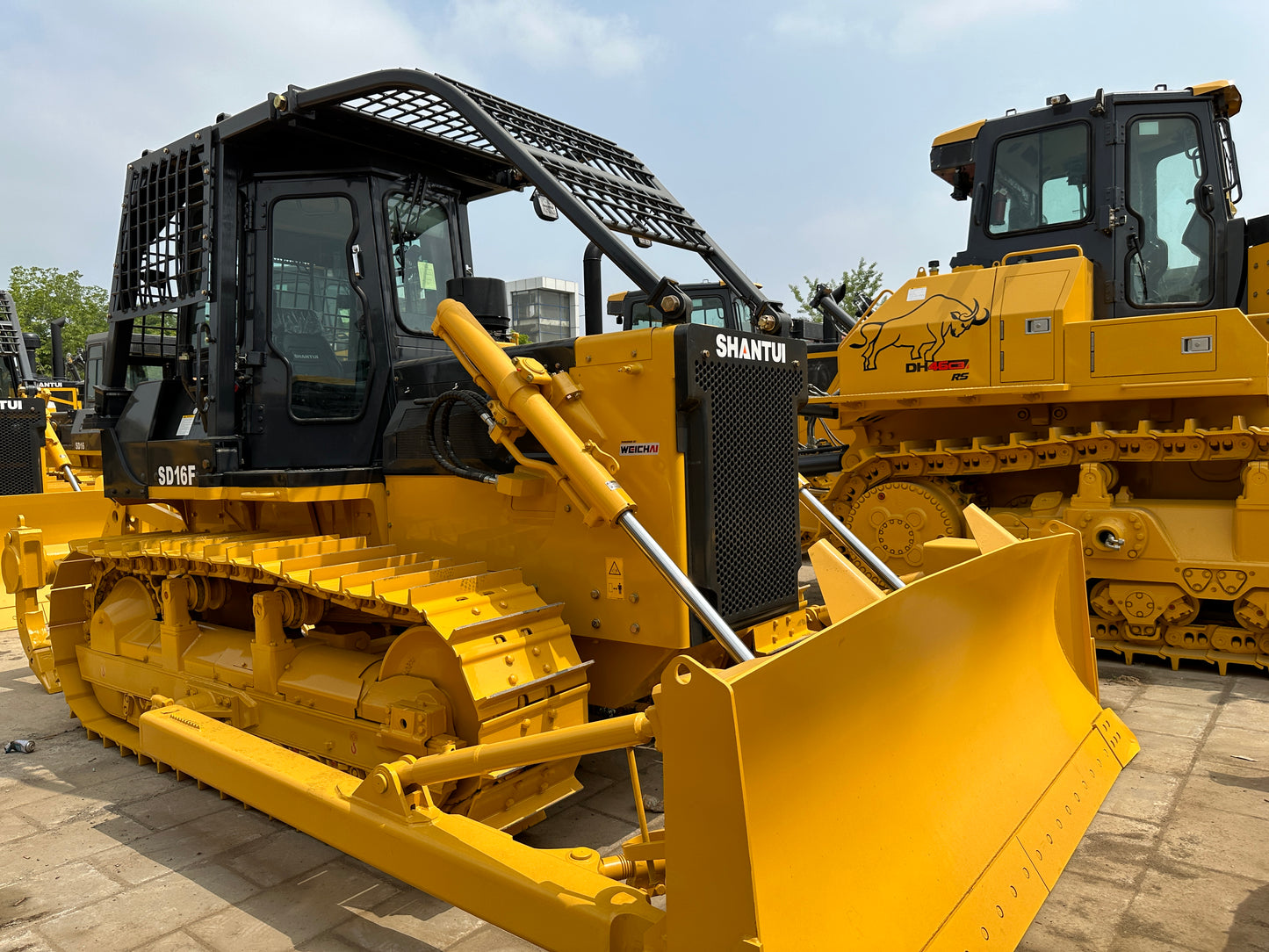 SHANTUI SD16F BULLDOZER