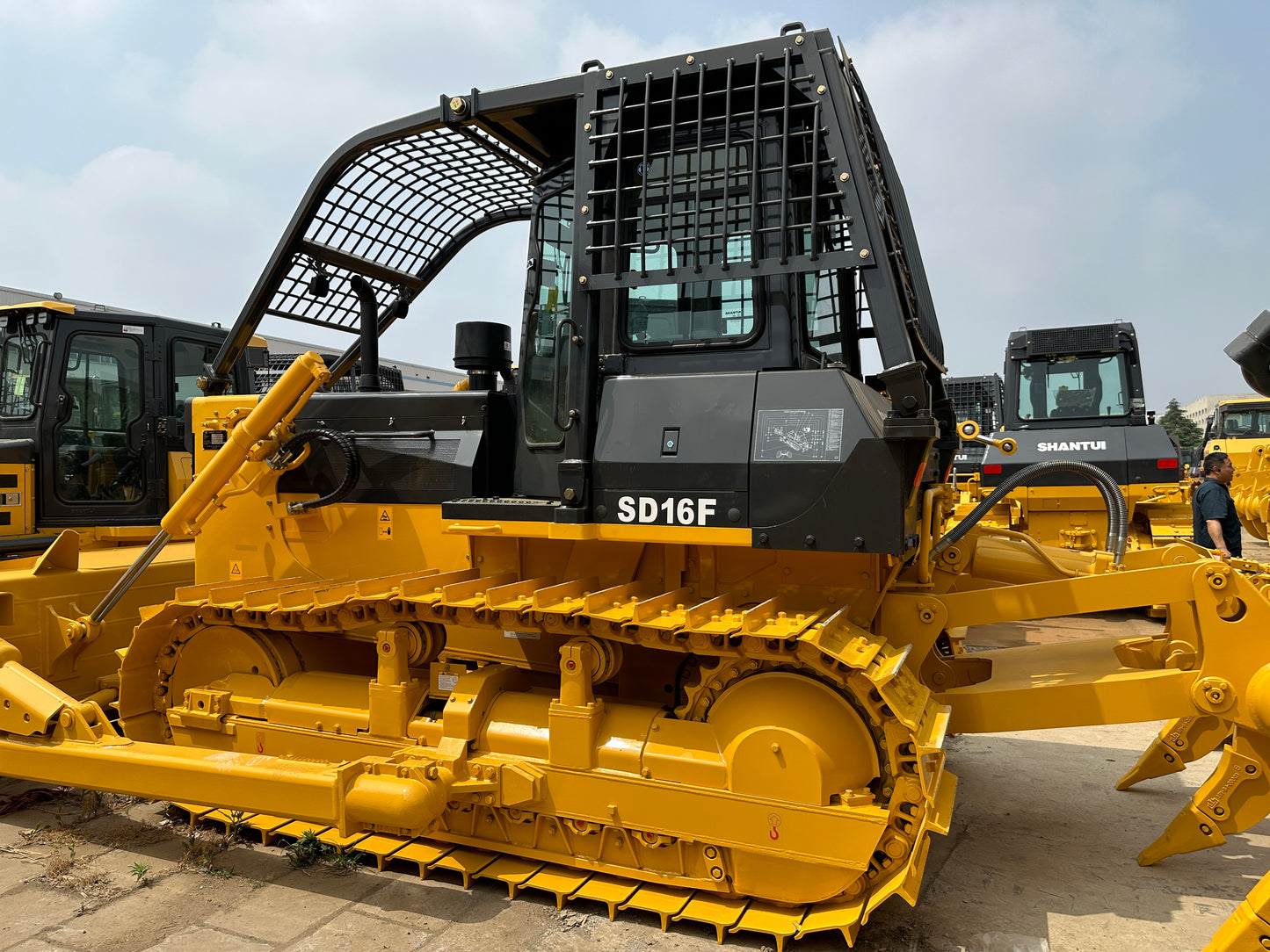 SHANTUI SD16F BULLDOZER