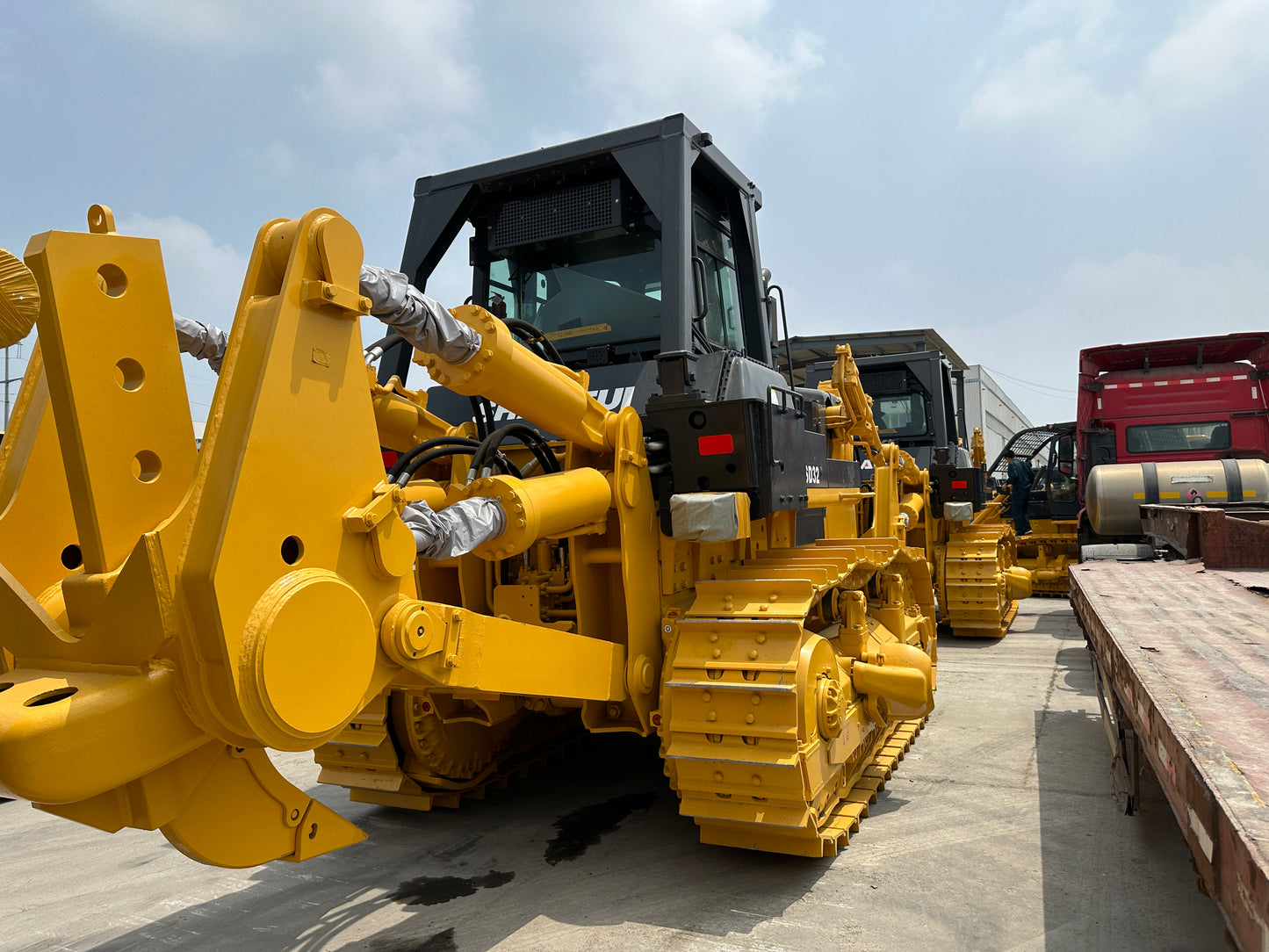 SHANTUI SD32 BULLDOZER WITH RIPPER