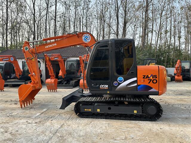 USED HIATCHI ZX70 EXCAVATOR