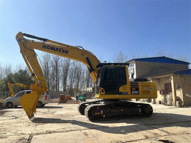 USED KOMATSU PC200-8 EXCAVATOR