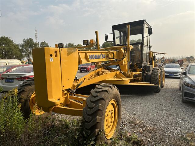 USED KOMATSU GD655 GRADER