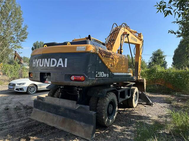 USED HYUNDAI 210W-9 WHEEL EXCAVATOR