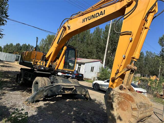 USED HYUNDAI 210W-9 WHEEL EXCAVATOR