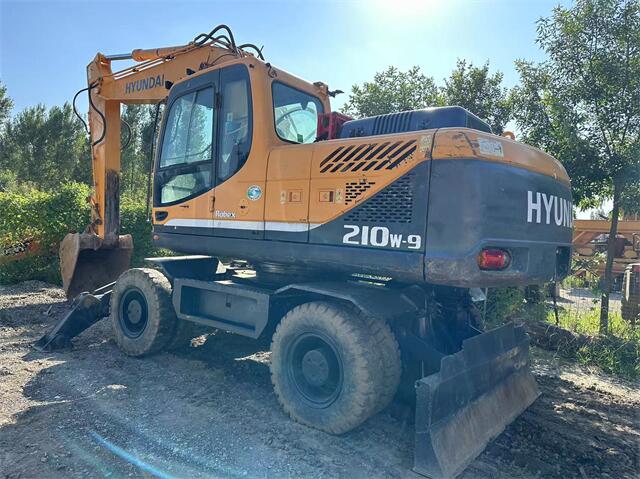 USED HYUNDAI 210W-9 WHEEL EXCAVATOR