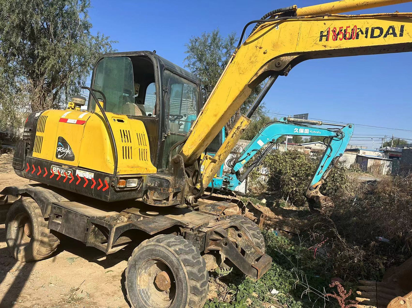 USED HYUNDAI 60W-7 WHEEL EXCAVATOR