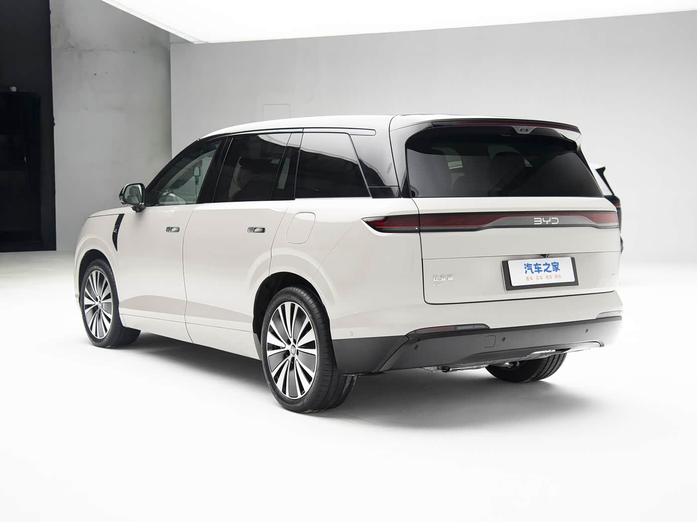 BYD Da Tang Ultra 2026 EV 950KM RWD interior photo for China car export