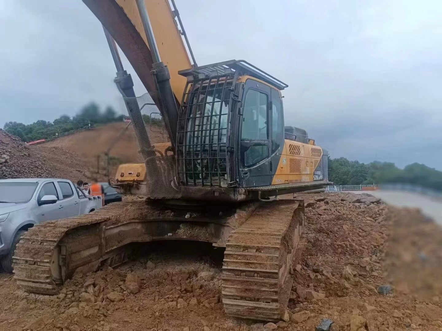 USED HYUNDAI 520L-9VS EXCAVATOR