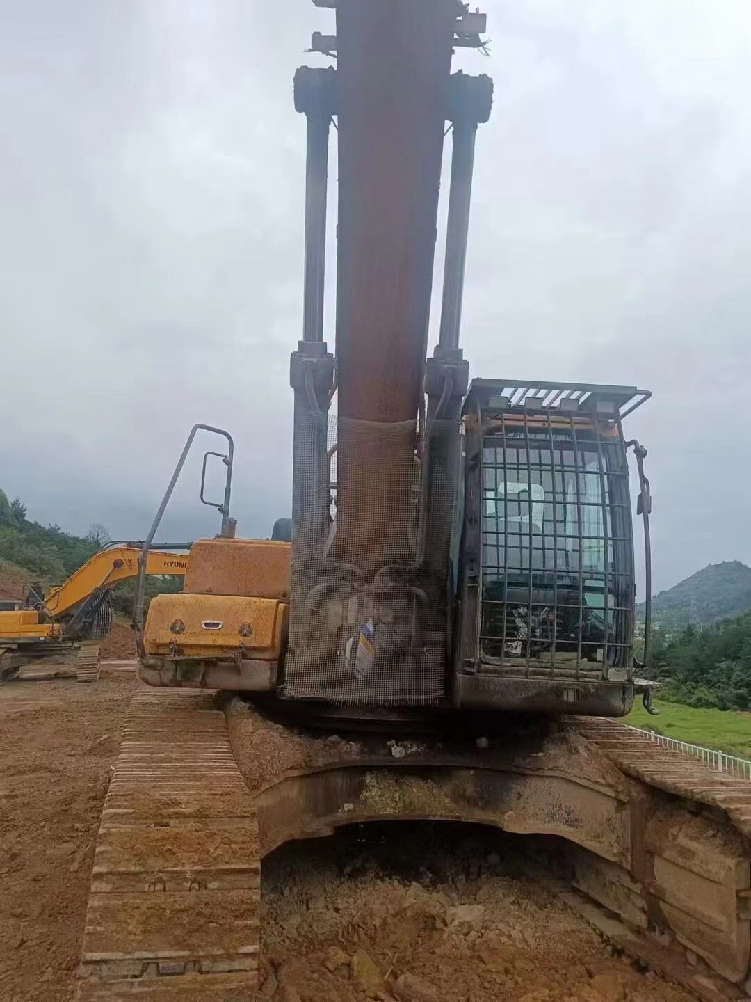 USED HYUNDAI 520L-9VS EXCAVATOR