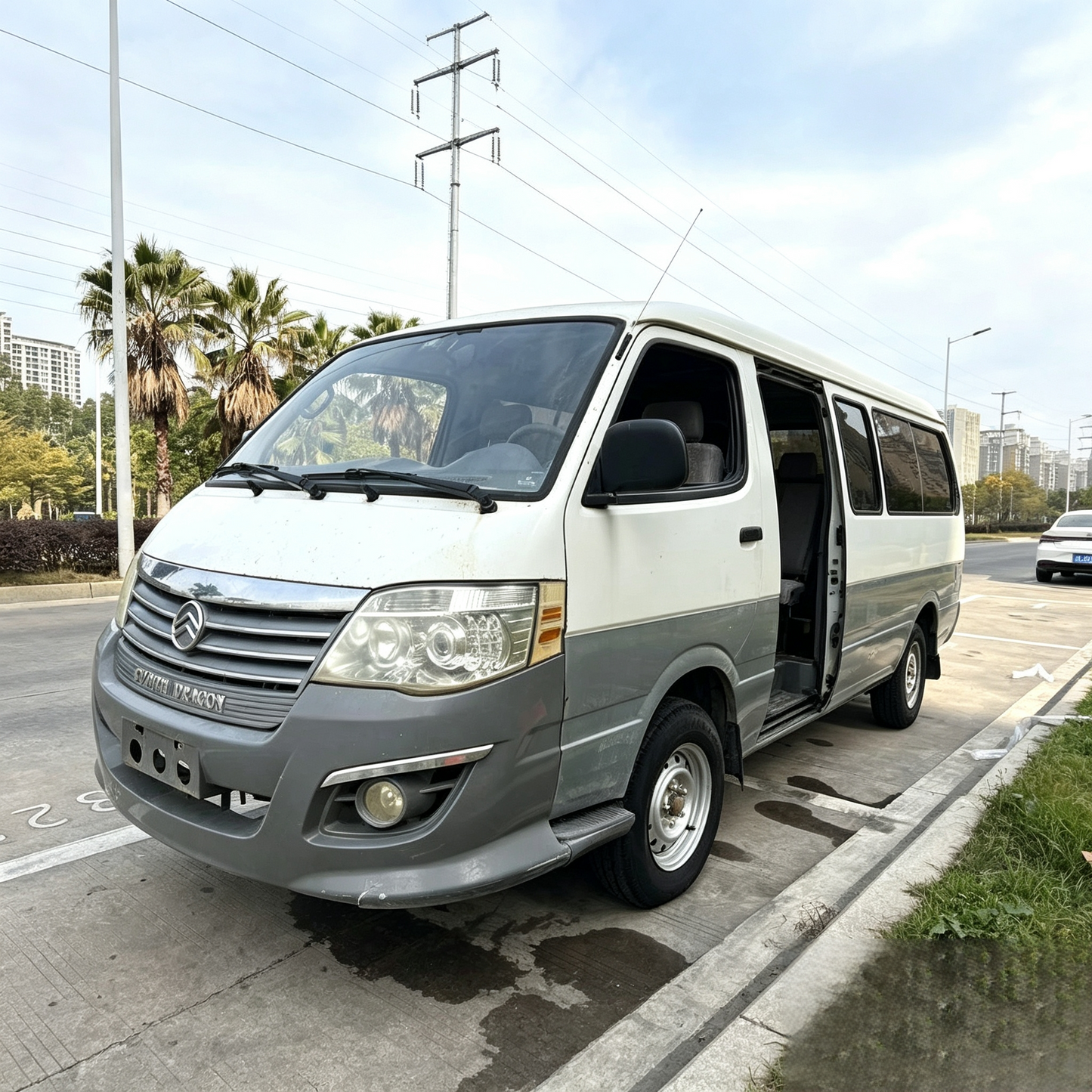 Golden Dragon Hiace 2013 Model|2.0L Manual Transmission Light Commercial Vehicle