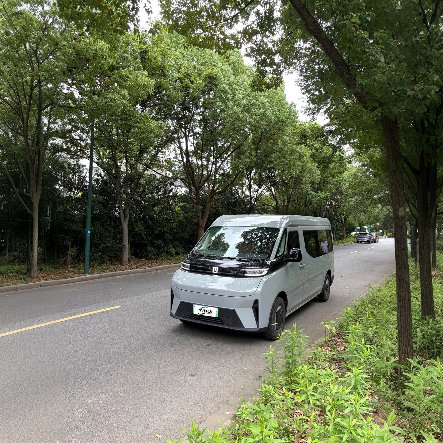 Geely Farizon Super Van 2025 Model | Yuecheng Version 9-Seater Medium Light Bus CATL 83kWh Automatic