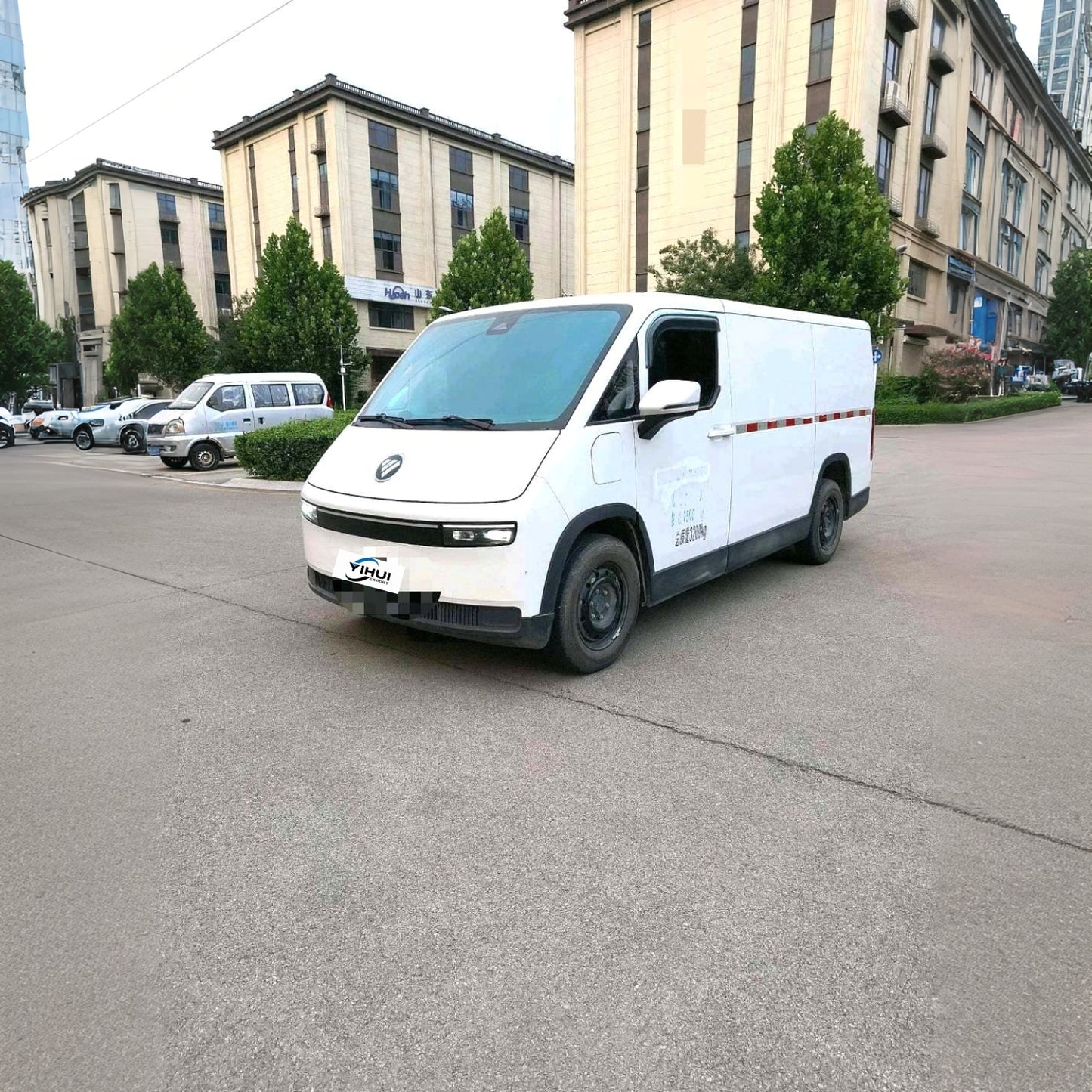 Foton View i7 2024 Model | Short Wheelbase Flat Roof Automatic Passenger Van
